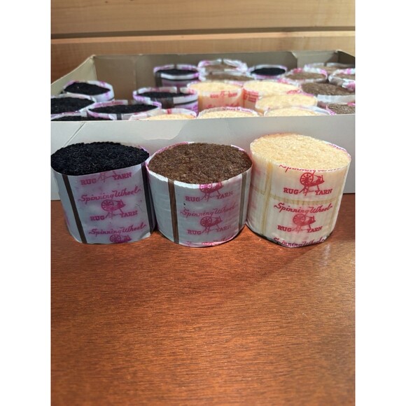 Fox yarn Co. latch hook rug kit - Picture 6 of 8